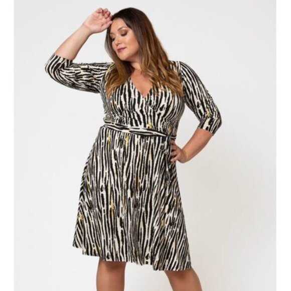 Leota Zebra Crepe Jersey Faux Wrap Dress Belted Stretch White Black Work Plus 2X - Picture 2 of 9